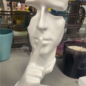 Meet your Posher, Emilio